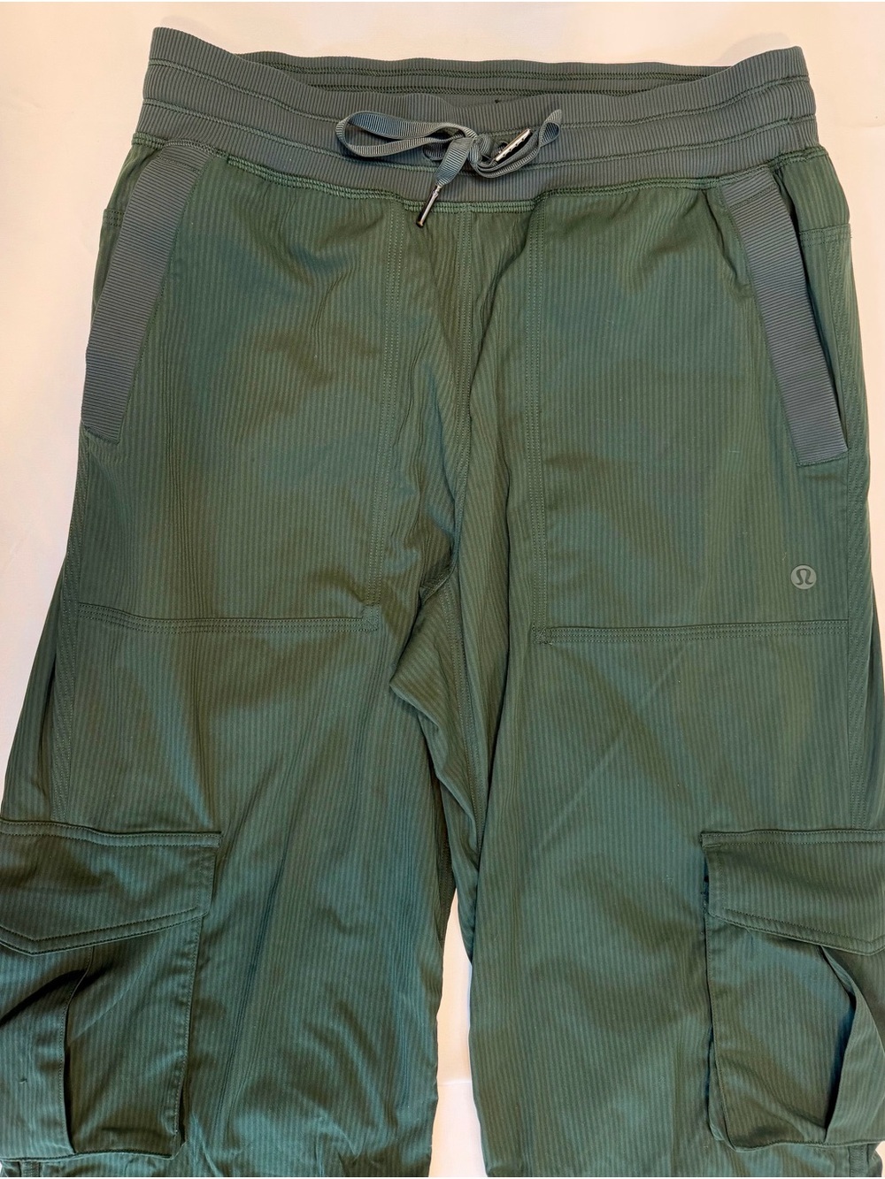 Lululemon Dance Studio Relaxed-Fit Mid-Rise Cargo Pant
Rainforest Green Size XS - Picture 4 of 16